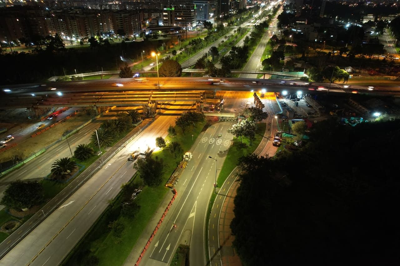 Fotografía aérea obra nocturna   