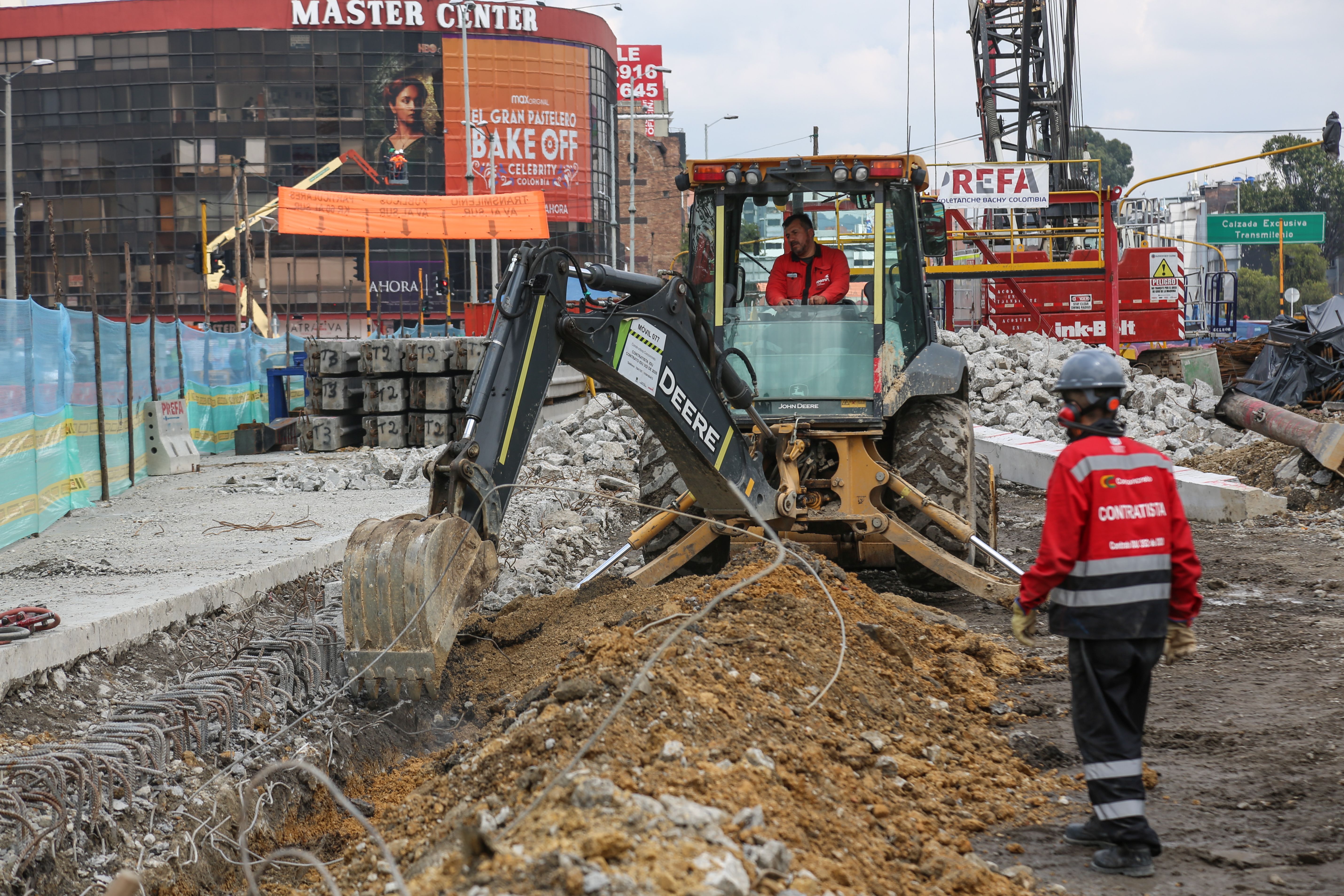 Fotográfia trabajadores obra idu