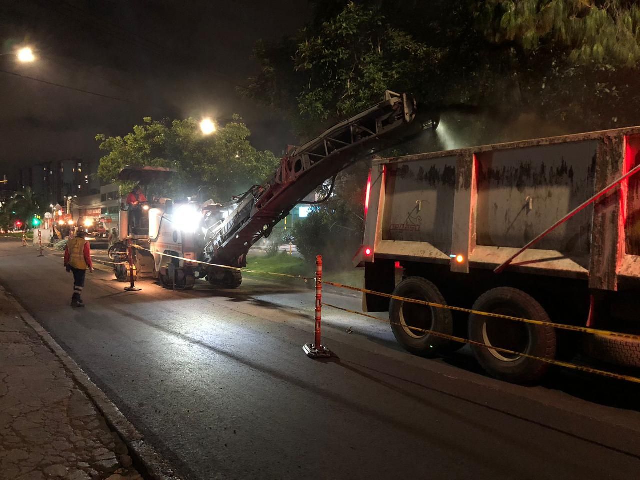 foto nocturna mantenimiento malla vial
