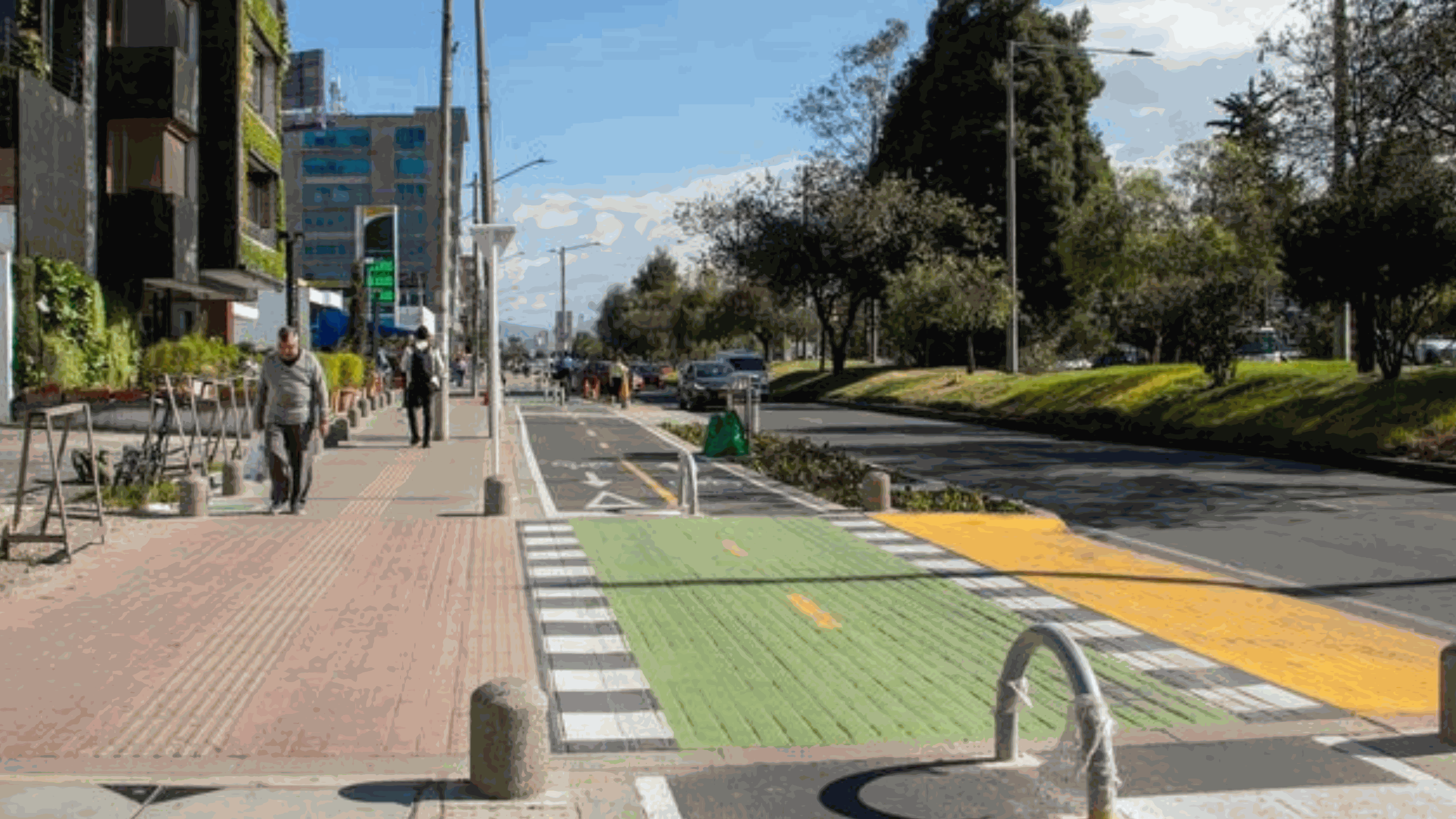 Aceras y ciclorruta costado oriental Autopista Norte entre Calle 80 y Calle 128B