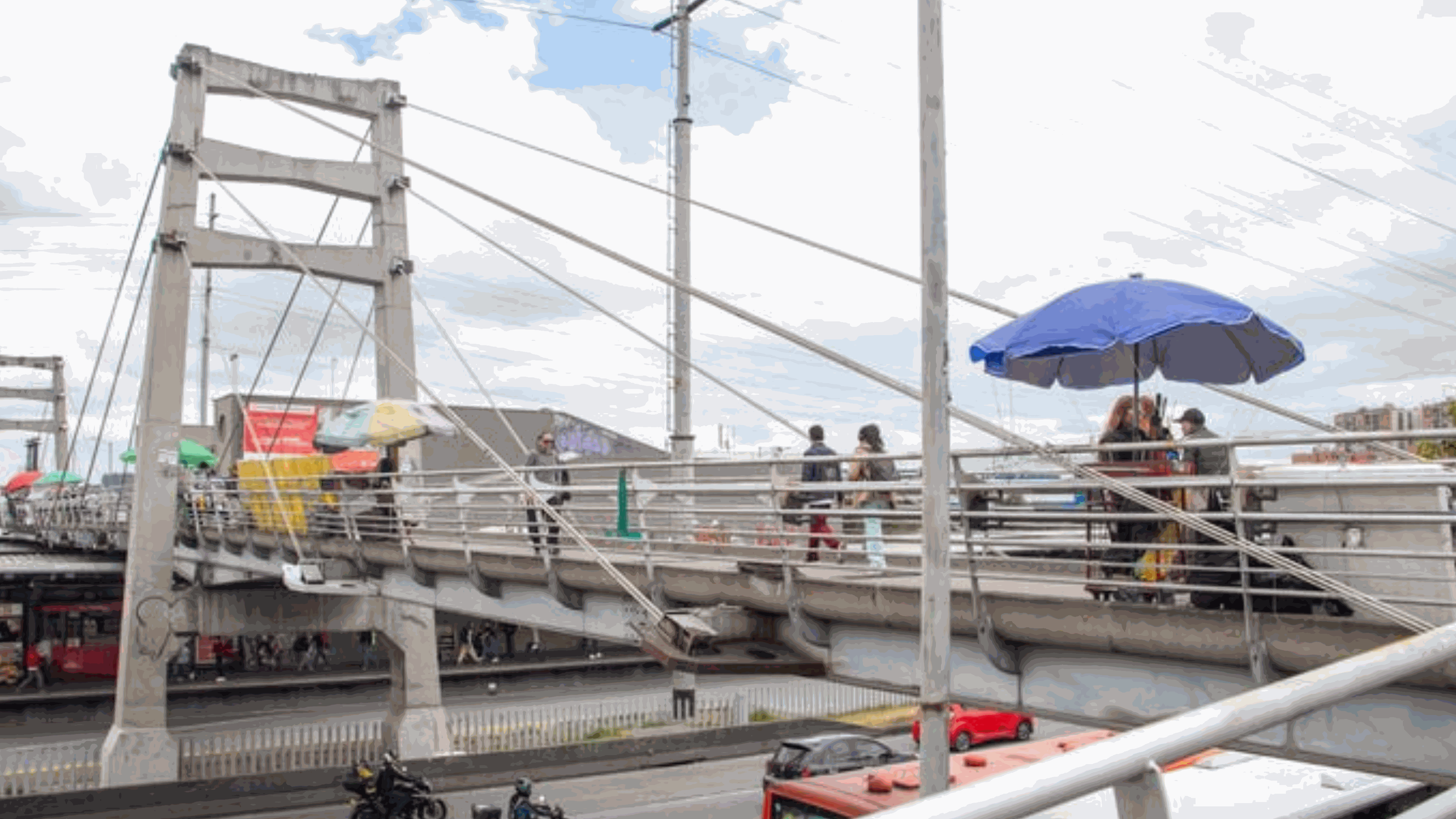 Puente peatonal Atirantado - Calle 174 por av. Paseo de los Libertadores