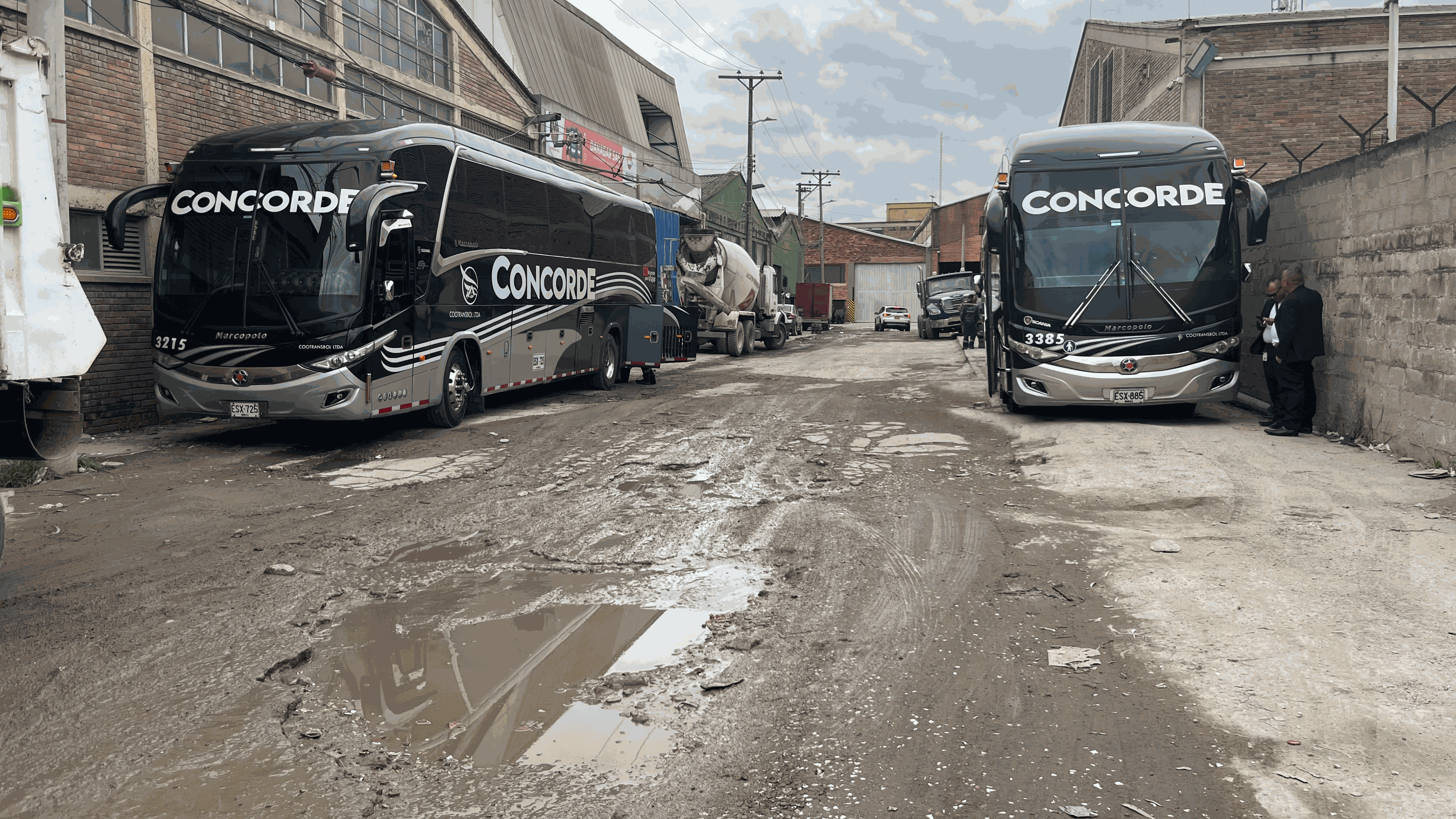 Puente vehicular sobre la quebrada Hoya del Ramo