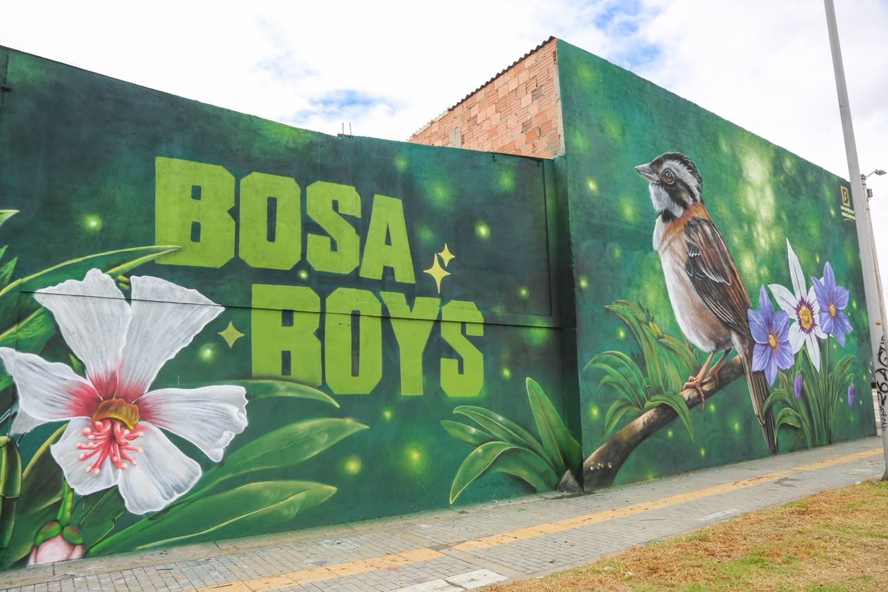Intervención de arte urbano en los andenes del nuevo corredor de la avenida Ciudad de Cali en la localidad de Bosa.
